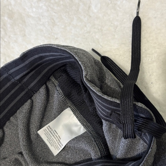 Nike Gray Sweatpants with Black Details therma fit men’s or boys xs - Picture 4 of 5